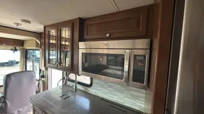 2015 Thor Motor Coach Miramar 34.2 photo 45