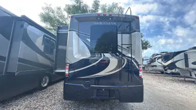 2015 Thor Motor Coach Miramar 34.2 photo 5