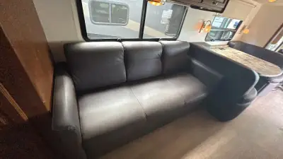 2015 Thor Motor Coach Miramar 34.2 photo 40