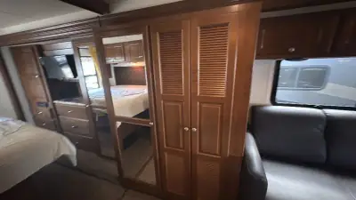 2015 Thor Motor Coach Miramar 34.2 photo 28