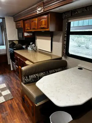 2017 JAYCO GREYHAWK photo 2
