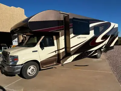 2017 JAYCO GREYHAWK photo 4