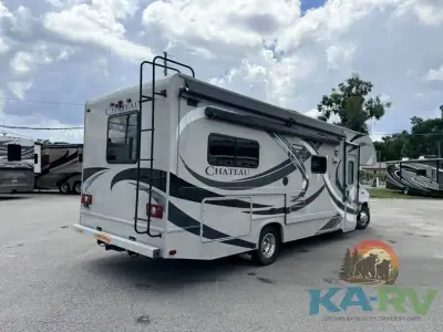 2014 Chateau 28F photo 3