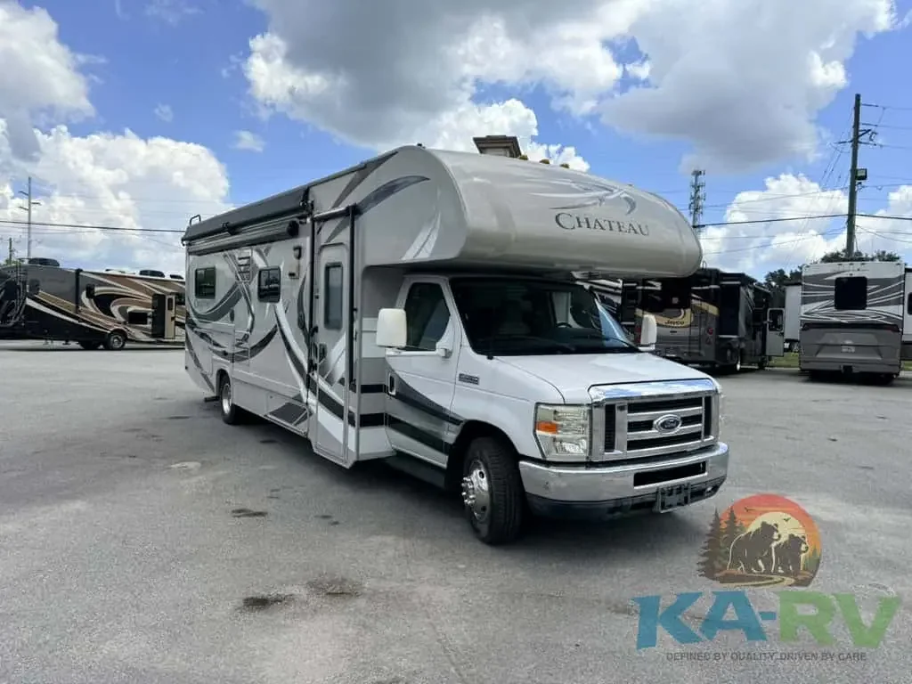 2014 Chateau 28F exterior