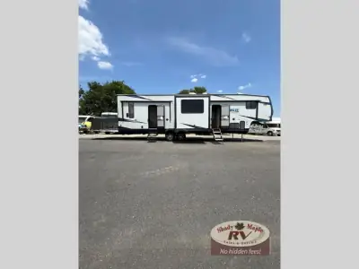 2019 Forest River Vengeance Rogue 324A13 photo 3