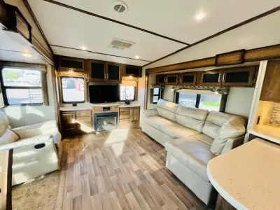 2017 Keystone COUGAR 327RES photo 13