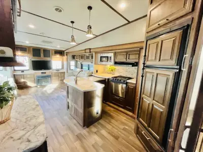 2017 Keystone COUGAR 327RES photo 11