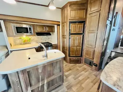 2017 Keystone COUGAR 327RES photo 12