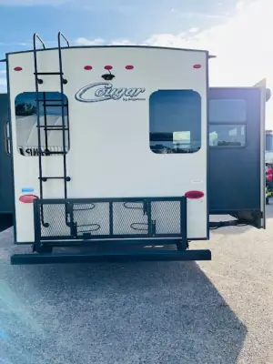2017 Keystone COUGAR 327RES photo 5