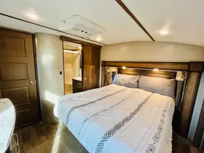 2017 Keystone COUGAR 327RES photo 17