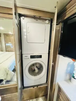 2023 Fleetwood DISCOVERY LXE 36HQ photo 15