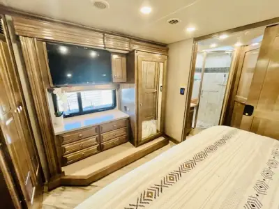 2023 Fleetwood DISCOVERY LXE 36HQ photo 14