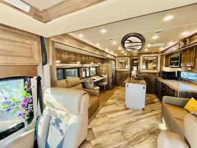 2023 Fleetwood DISCOVERY LXE 36HQ photo 6