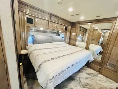 2023 Fleetwood DISCOVERY LXE 36HQ photo 13