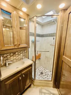 2023 Fleetwood DISCOVERY LXE 36HQ photo 11