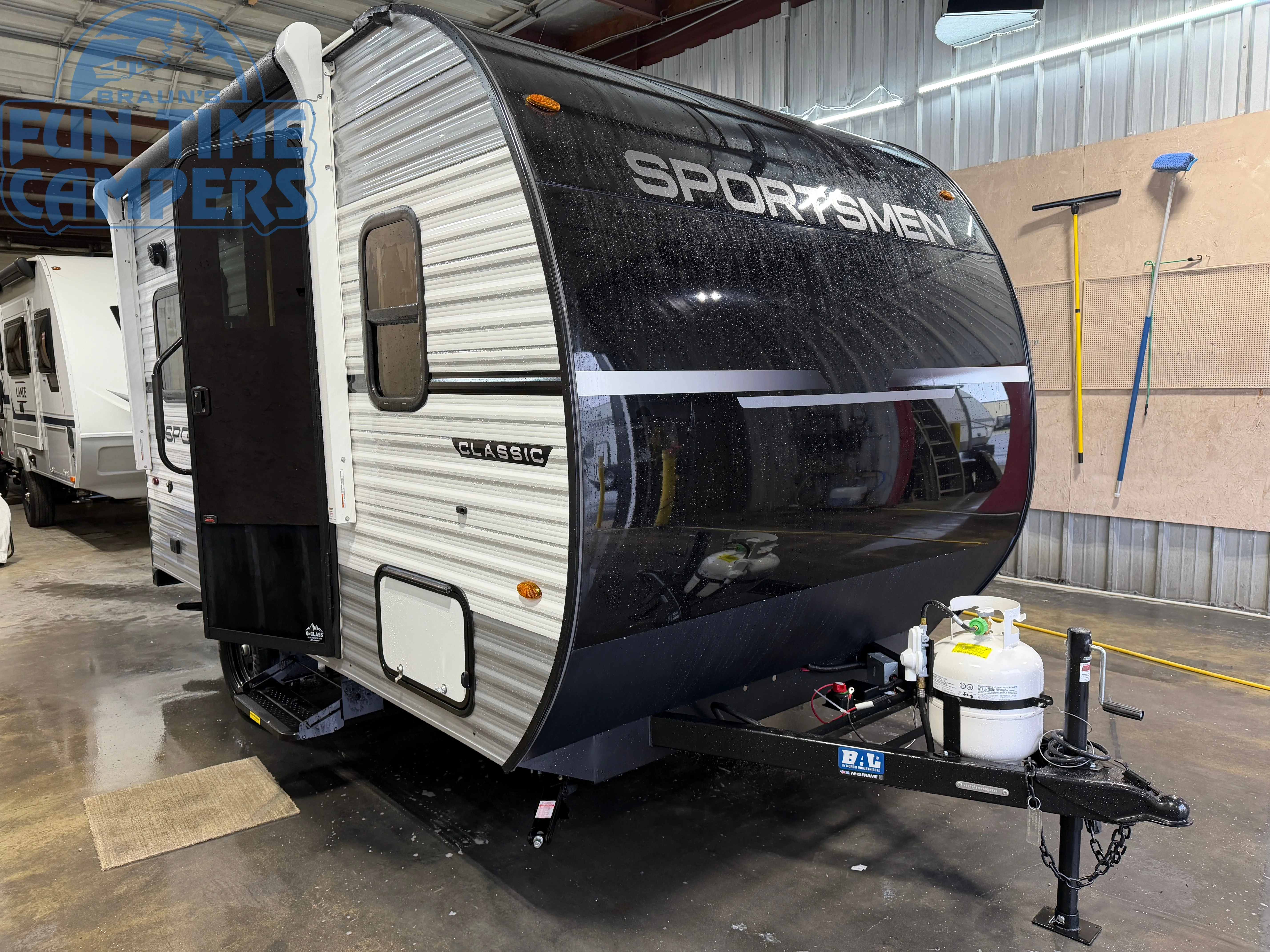 2027 K-Z SPORTSMEN CLASSIC 130RD exterior