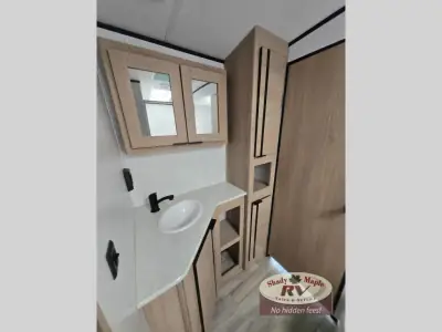 2022 Cruiser Radiance Ultra Lite 27RE photo 20