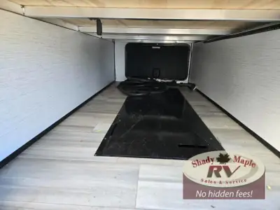2022 Cruiser Radiance Ultra Lite 27RE photo 3