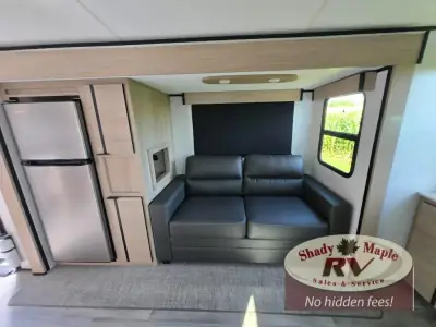 2022 Cruiser Radiance Ultra Lite 27RE photo 15