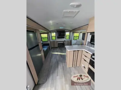 2022 Cruiser Radiance Ultra Lite 27RE photo 17
