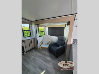2022 Cruiser Radiance Ultra Lite 27RE photo 16