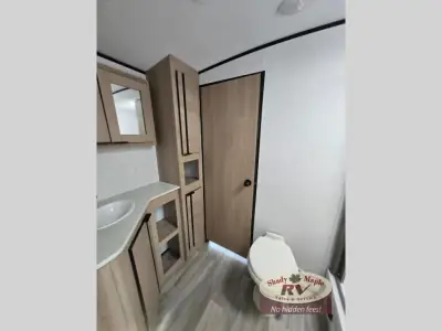 2022 Cruiser Radiance Ultra Lite 27RE photo 21