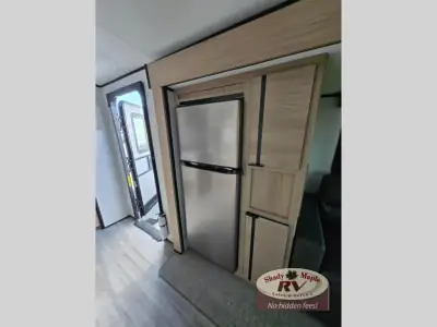 2022 Cruiser Radiance Ultra Lite 27RE photo 14