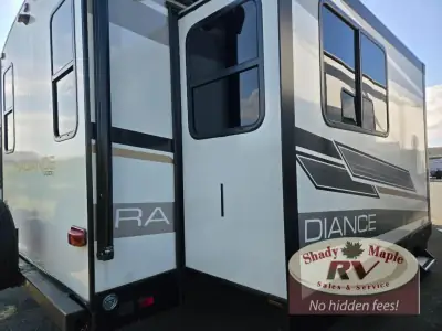 2022 Cruiser Radiance Ultra Lite 27RE photo 9