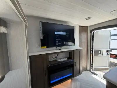 2022 Forest River SALEM 31KQBTS photo 4