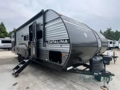 2027 Coachmen Catalina Legacy Edition 293QBCK photo 3