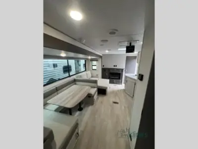 2027 Coachmen Catalina Legacy Edition 293QBCK photo 15