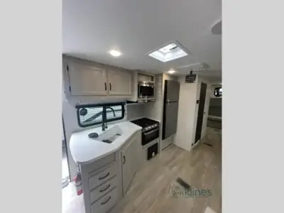 2027 Coachmen Catalina Legacy Edition 293QBCK photo 20