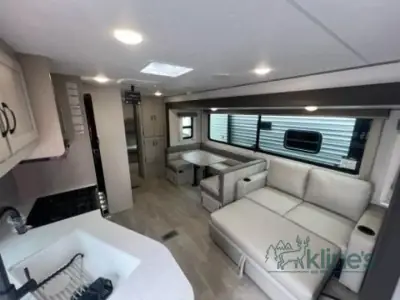2027 Coachmen Catalina Legacy Edition 293QBCK photo 18