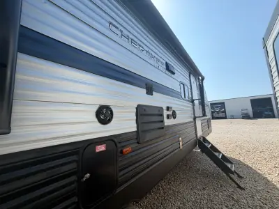 2019 Forest River CHEROKEE 304BS photo 6
