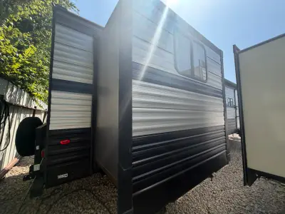 2019 Forest River CHEROKEE 304BS photo 14