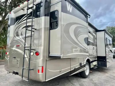 2014 Winnebago 33C photo 11