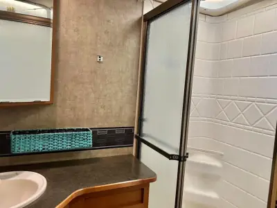 2014 Winnebago 33C photo 26