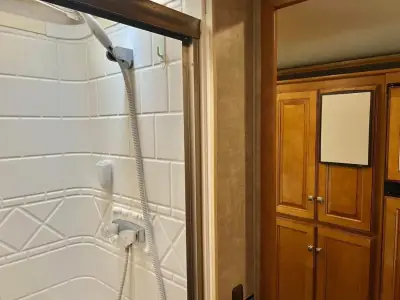 2014 Winnebago 33C photo 28