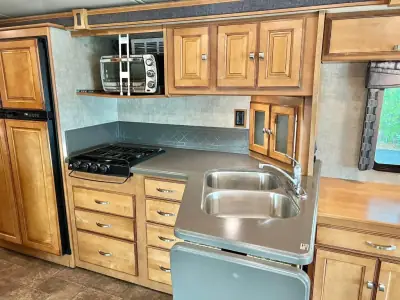 2014 Winnebago 33C photo 19