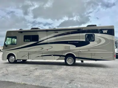 2014 Winnebago 33C photo 4