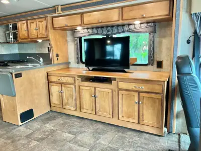 2014 Winnebago 33C photo 15