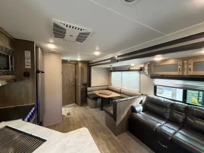 2020 Palomino Puma 32RBFQ photo 2