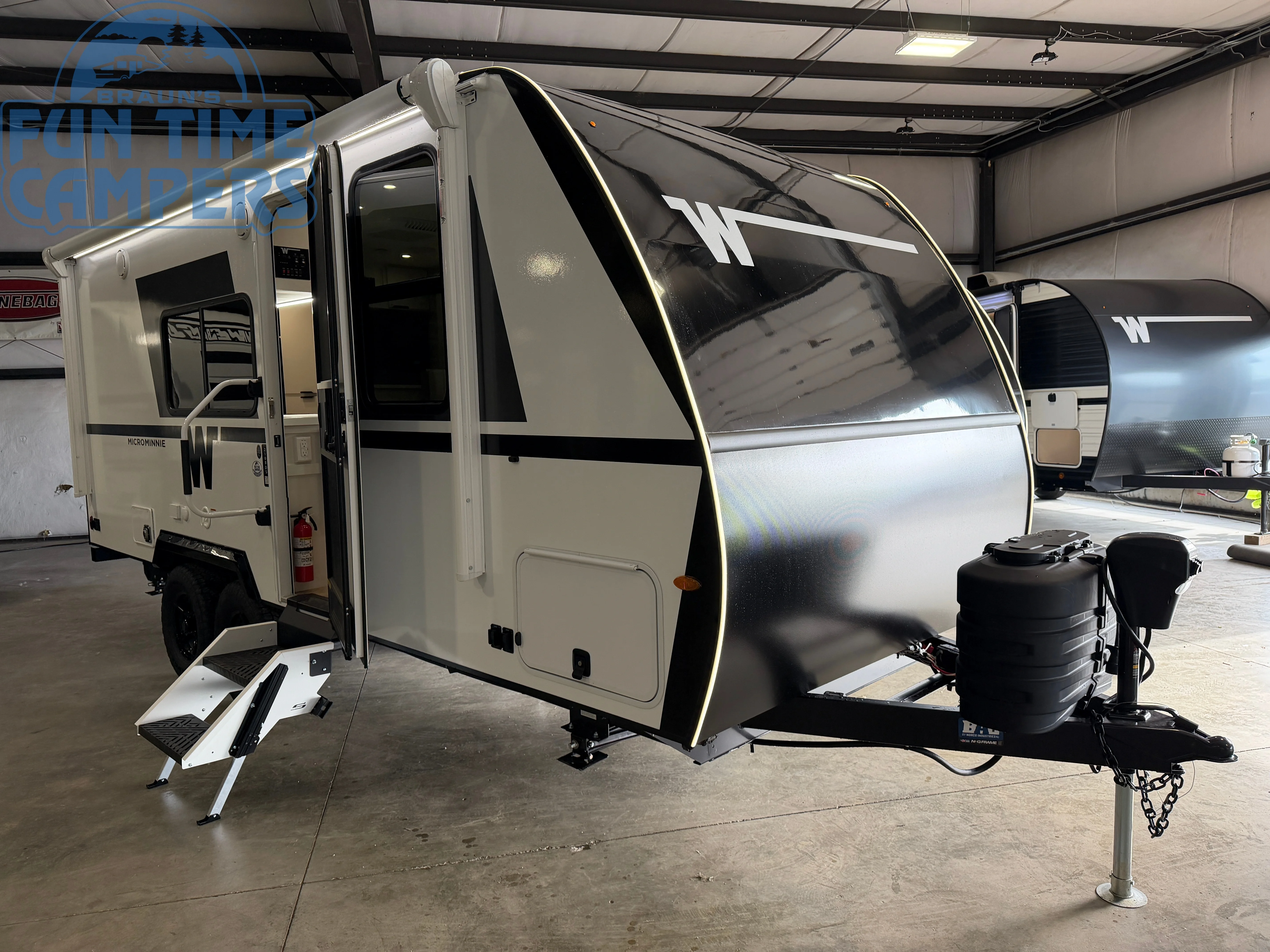 2027 Winnebago MICRO MINNIE 2108DS exterior
