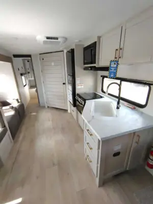 2027 Jayco Jay Flight 263BHS photo 6
