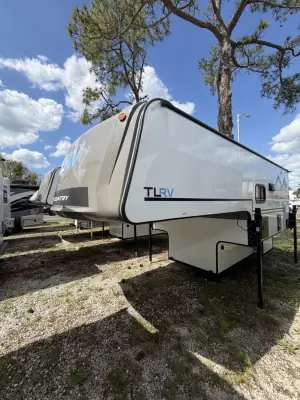 2025 Travel Lite UP COUNTRY 900U photo 2