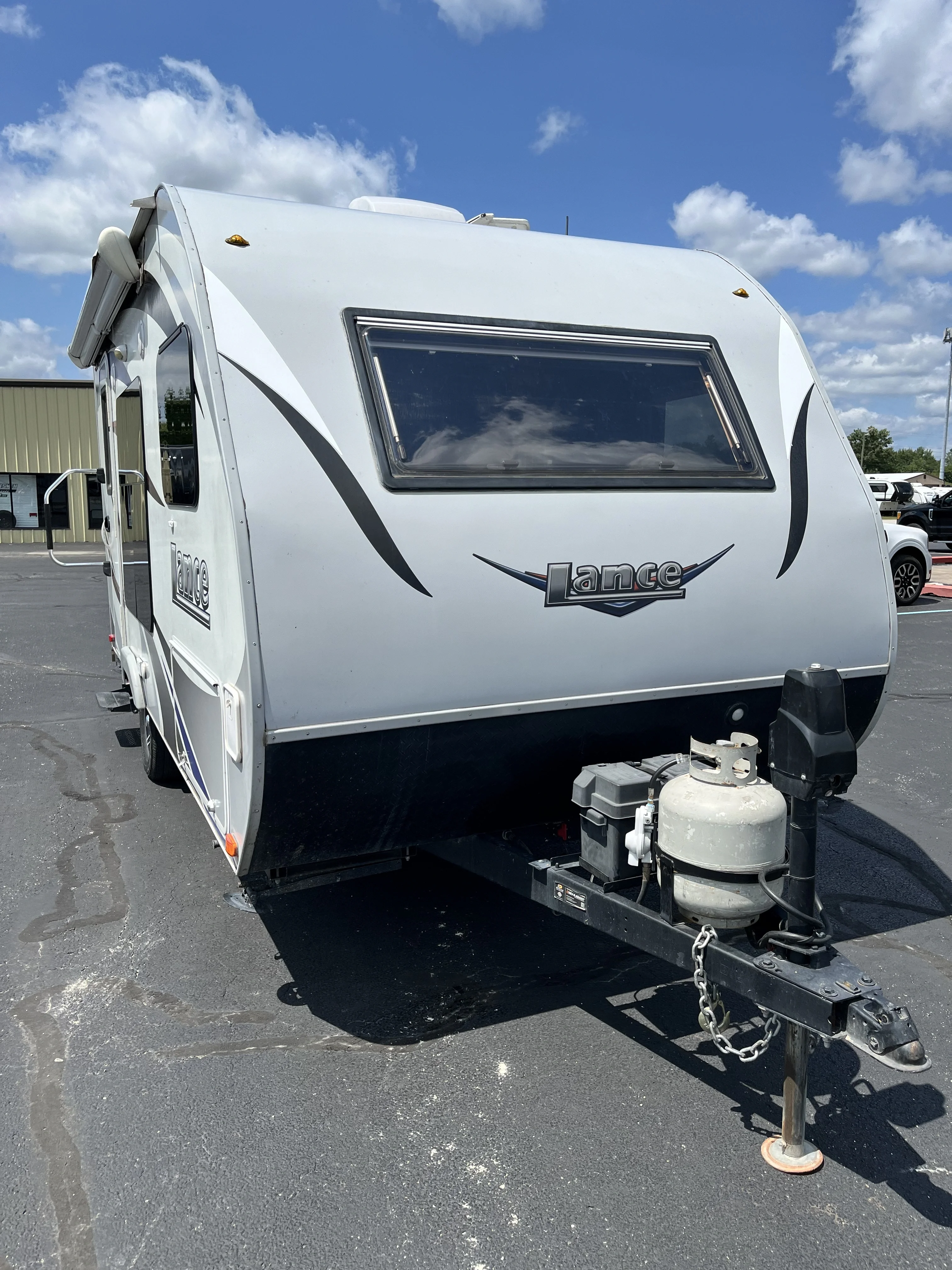 2017 Lance 1475 exterior