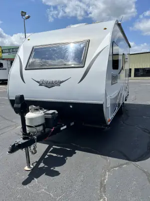 2017 Lance 1475 photo 3