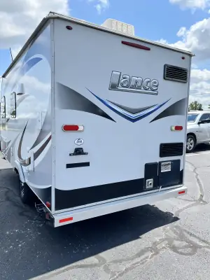 2017 Lance 1475 photo 4