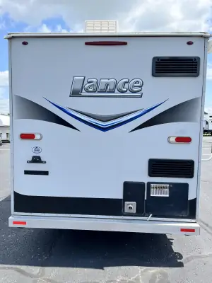 2017 Lance 1475 photo 6