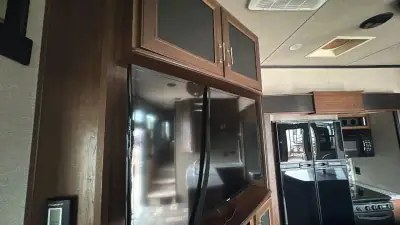 2017 Keystone Fuzion Fifth Wheel TH 371 photo 39